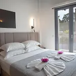 Aonia Luxurious Modern Boutique *