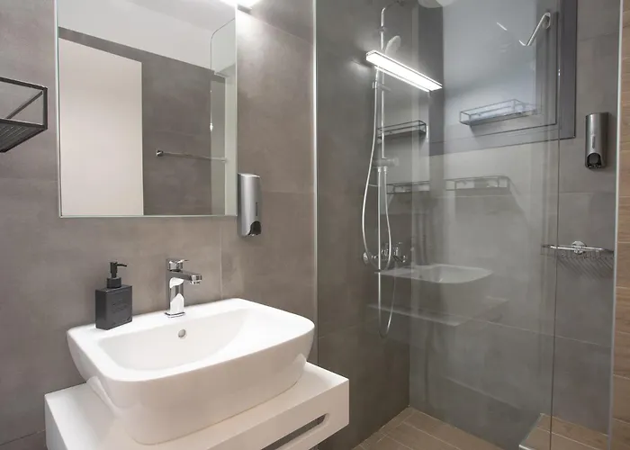 Aonia Luxurious Modern Boutique *