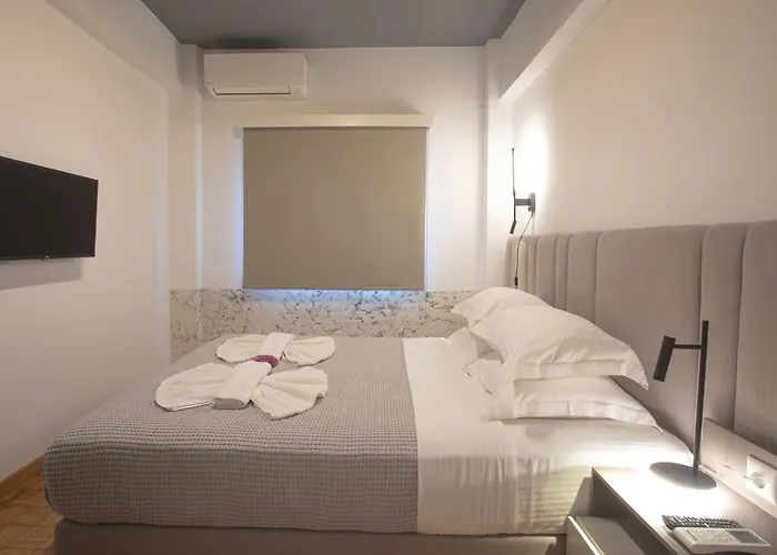 Aonia Luxurious Modern Boutique *