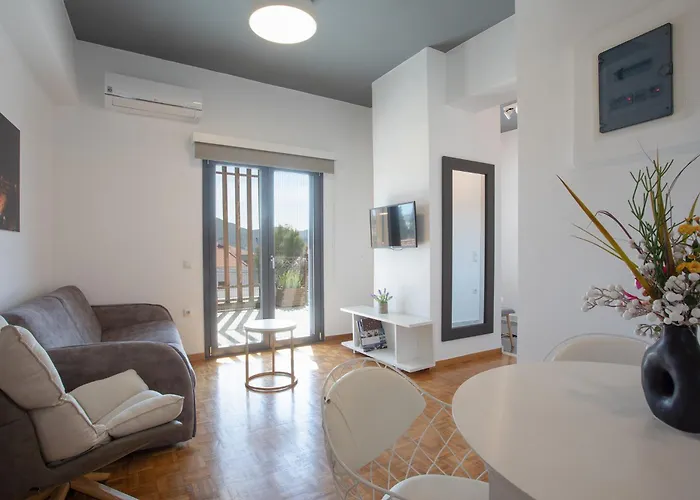 Aonia Luxurious Modern Boutique Apartment *