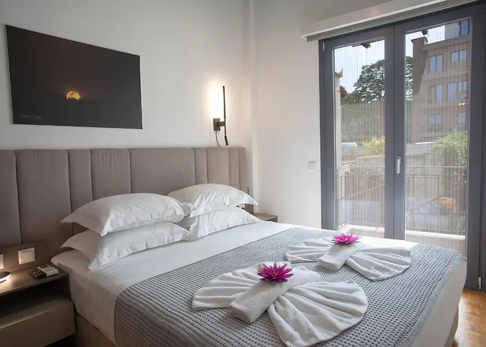 Aonia Luxurious Modern Boutique *